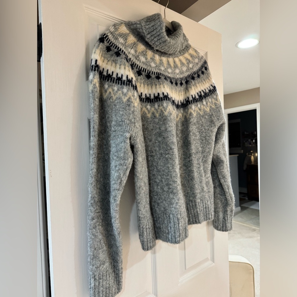 H&M Sweater - Picture 2 of 5